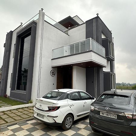 Sara Villa لونافالا المظهر الخارجي الصورة